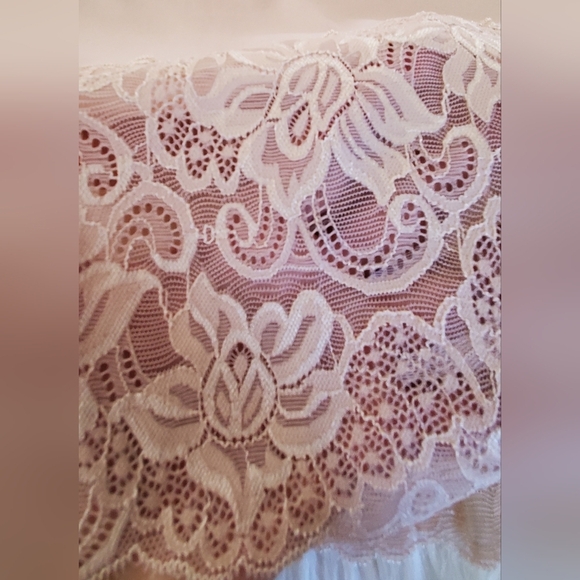 White House Black Market Soft Blush Long Wide Lace Spaghetti Strap Cami Size M - Picture 4 of 6